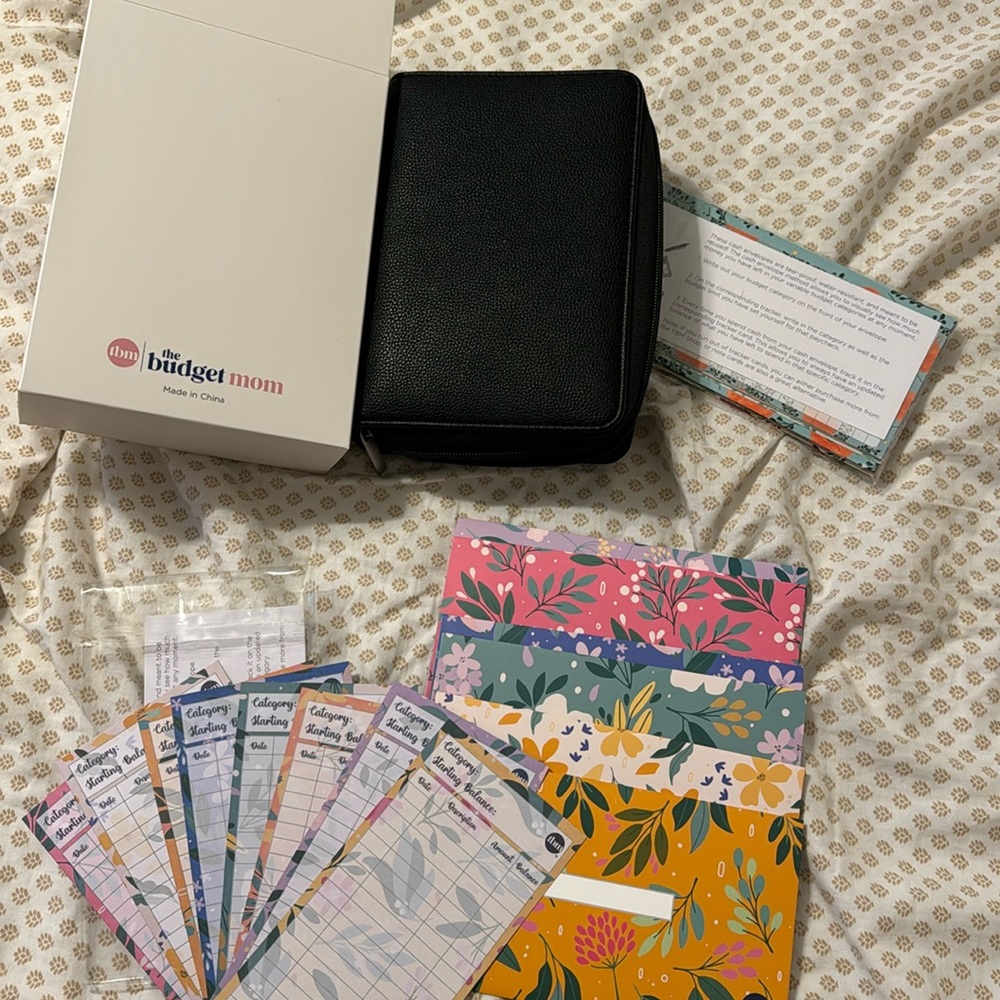 The Budget Mom Cash System Wallet including envelopes + pens